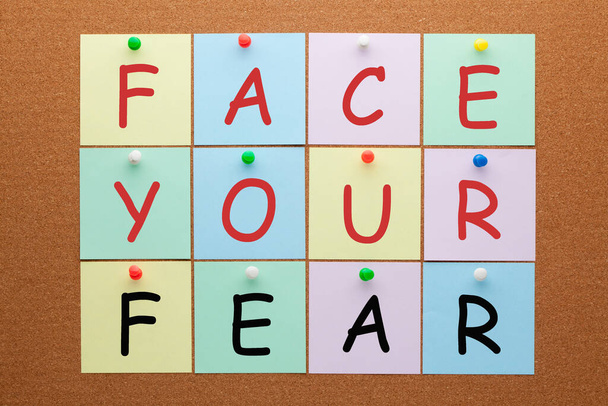 Face your fear text on notes pinned on cork board. Healthy concept - Foto, immagini