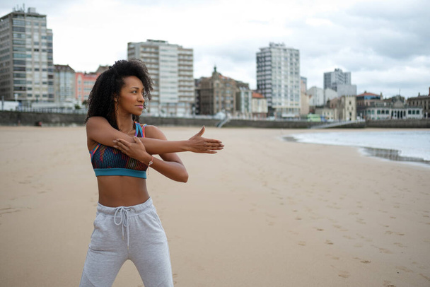 Fitness young black fit woman training and exercising at city beach. Gijon, Asturias, Spain. - Fotoğraf, Görsel