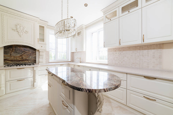 interior design of a modern and stylish bright kitchen in the house - Valokuva, kuva