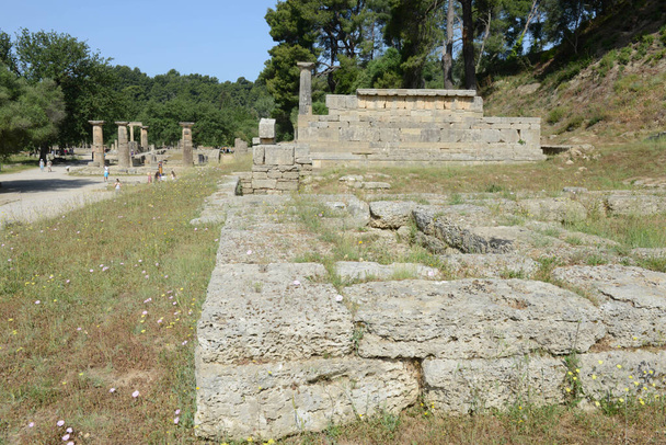 Вид на археологічні пам "ятки Стародавньої Олімпії на Грецію - Фото, зображення