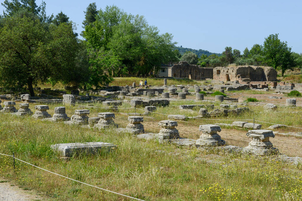 Вид на археологічні пам "ятки Стародавньої Олімпії на Грецію - Фото, зображення