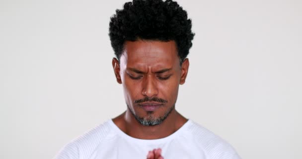 Sad emotional black African American man reacting to bad news - Séquence, vidéo