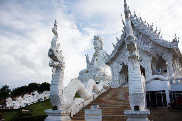 White Quan Yin or Kuan Yin chinese goddess statue and ubosot church for thai people travelers travel visit respect praying blessing at Wat Huay Pla Kang temple on June 30, 2022 in Chiang Rai, Thailand - Foto, Imagen