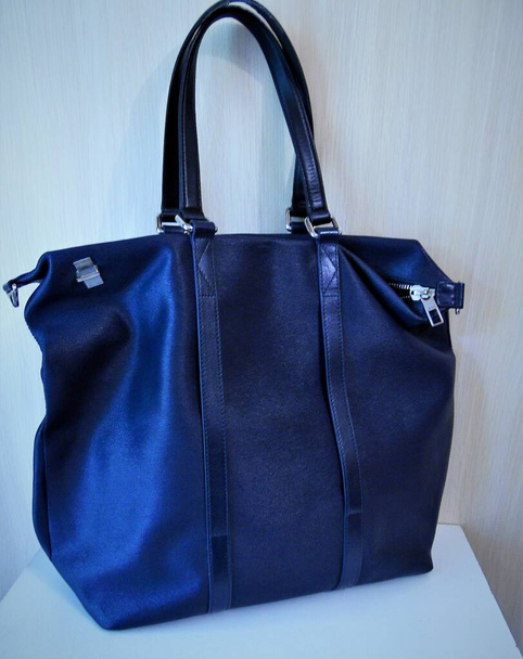 women's large leather bag dark blue on a light background - Foto, imagen