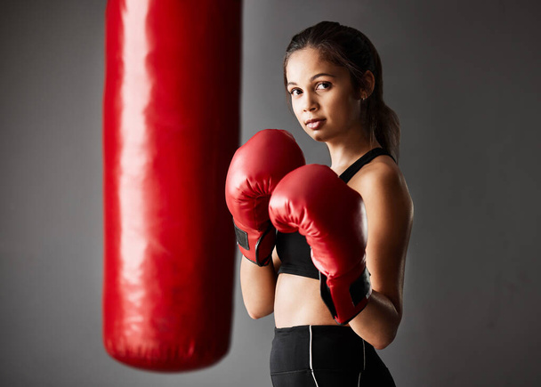 Im ready. Cropped portrait of an attractive young female boxer training in the gym - Foto, Imagem