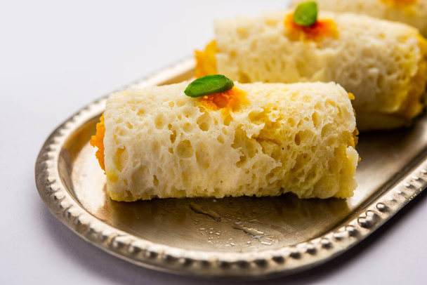 Malai Chop or Cream sandwich made using filling Rasgulla or Gulab jamun sweet is a Bengali sweet - Zdjęcie, obraz