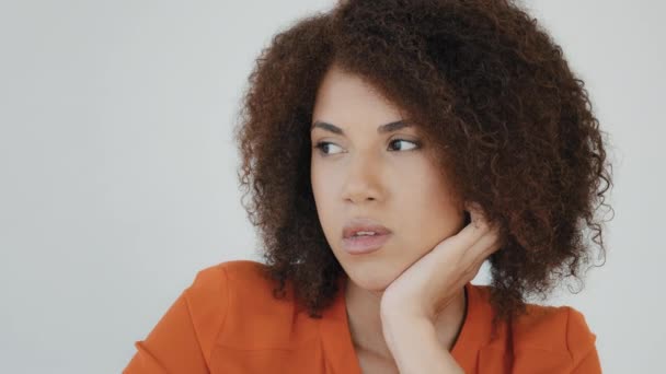 Sad worried African woman ponder thinking problem feeling anxiety depression upset frustrated lonely curly haired pensive girl lady grief troubled think thoughtful sad offended female portrait closeup - Séquence, vidéo