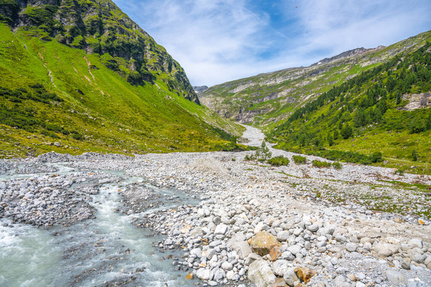 Wild alpine river in Gschlosstal Valley, Hohe Tauern National Park, East Tyrol, Austrian Alps - Foto, Imagen