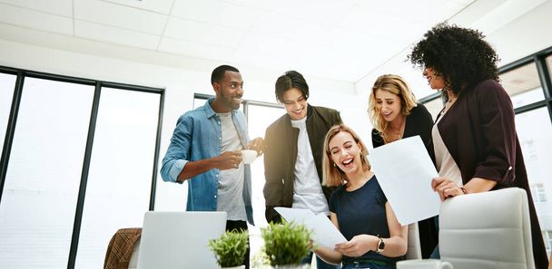 Happy, creative and cheerful business people, in marketing meeting, excited with presentation. Colleagues working on advertising ideas in modern office. Group of coworkers brainstorming together. - Foto, Imagen