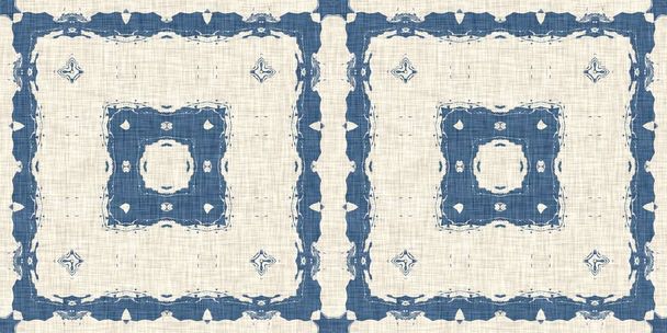Francuska niebieska kołdra z nadrukowanym wzorem brzegowym tkaniny do shabby chic wykończenia wnętrz. Rustykalny gospodarstwo dom wiejski domek bielizna niekończąca się taśma. Krawędź wstęgi efekt Patchworka - Zdjęcie, obraz