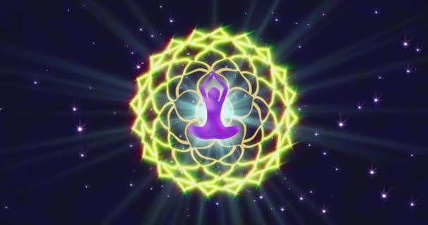 Geknoopte animatie van verlichting met veelkleurige energie van chakra aura velden die afwijkende patronen vormen van de symbolische lotus en het Indiase teken OM. Video voor VJing. Hoge kwaliteit 4k beeldmateriaal - Video