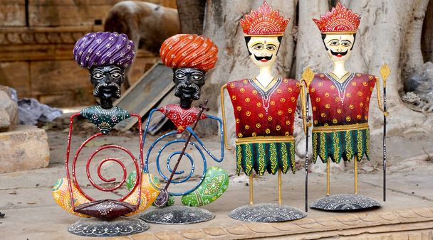 Beautiful traditional Indian statuettes and souvenirs - Fotografie, Obrázek