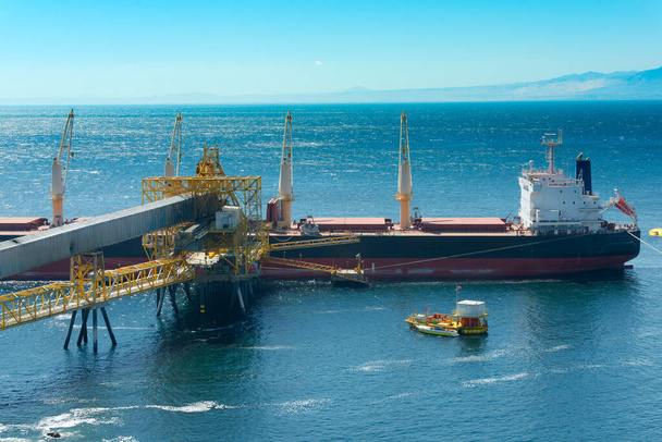 Cargo ship docked at Puerto Coloso, an alternative port from the port of Antofagasta, serving mining shipments from Escondida Mine. - Φωτογραφία, εικόνα