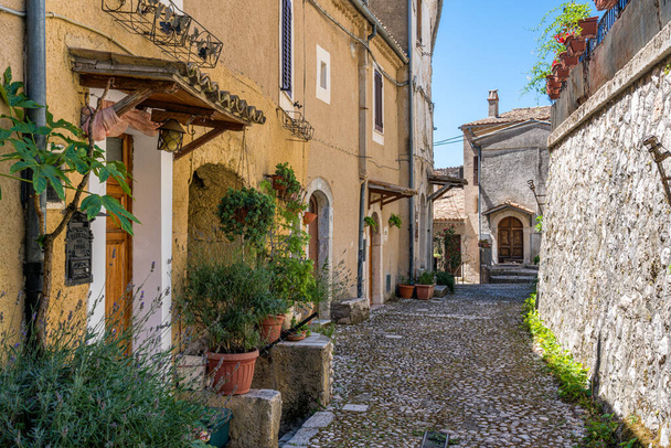 The beautiful village of San Donato Val di Comino, in the Province of Frosinone, Lazio, central Italy. - Φωτογραφία, εικόνα