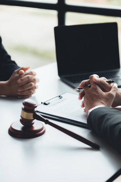 Lawyer concepts to testify to clients and to provide counseling in cases, to provide legal relief, to maintain law and fairness, to proceed with transparency, to attorneys to defend cases in court. - Photo, Image