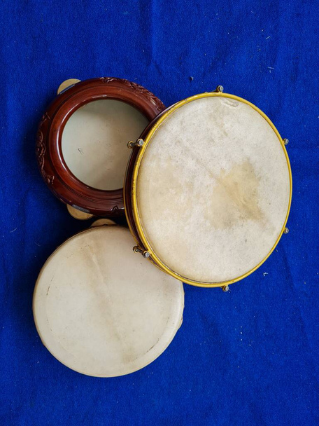 A tambourine percussion instrument to accompany the prophet's prayers for Muslims - Valokuva, kuva