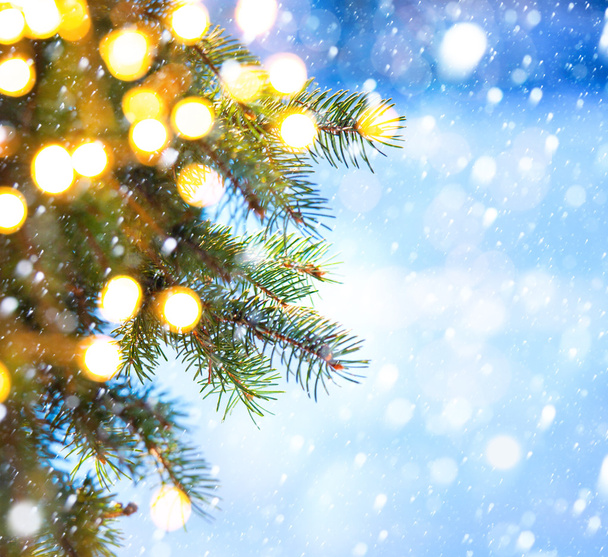 Art-karácsony fa ága és a hó esik - Fotó, kép