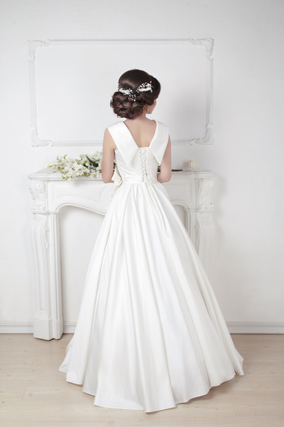 Bridal hairstyle. Beautiful charming bride in wedding luxurious  - Φωτογραφία, εικόνα