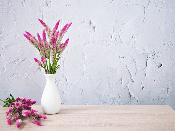 Pink flowers in vase on table with white cement wall texture background or wallpaper, copy space Celosia argentea L. Plumed Cockscomb ,Chinese Medicine Kurdu Amaranthaceae Troublesome Widespread Weed  - Zdjęcie, obraz