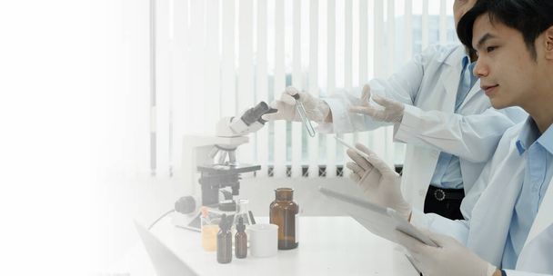Health care researchers working in life of medical science laboratory. - Fotografie, Obrázek