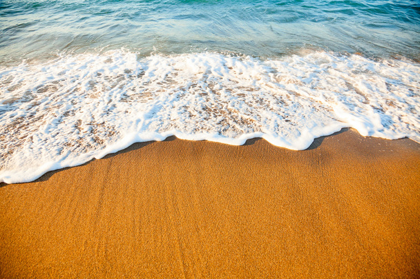 onda sulla spiaggia di sabbia
 - Foto, immagini