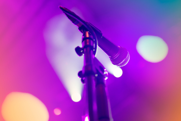 microfone no palco
 - Foto, Imagem