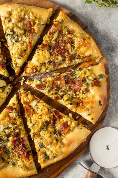 Homemade New Haven Clam White pizza with Oregano and Bacon - 写真・画像