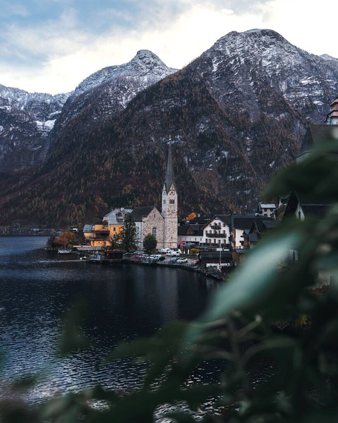 A shoot taken in Hallstatt which you can see the beauty of lake, mountains and beautiful small town. - Valokuva, kuva
