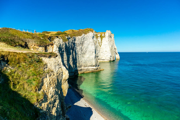Beach walk on the beautiful alabaster coast near tretat - Normandy - France - Foto, immagini