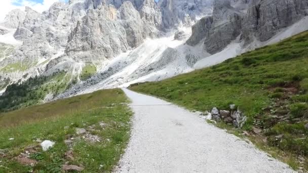 Δολομίτες Βουνά στην κοιλάδα που ονομάζεται Val Venegia στην Ιταλία - Πλάνα, βίντεο