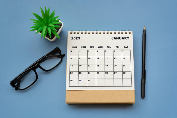 January 2023 desk calendar on blue background. Directly above. Flat lay. Copy space. - Foto, Imagen