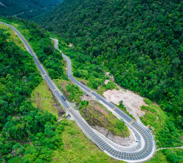 Khanh Le Pass seen from above is beautiful and majestic. This is the most beautiful and dangerous pass connecting Nha Trang and Da Lat of Vietnam - Fotoğraf, Görsel