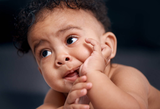 So youre telling me my fingers arent food. an adorable baby boy at home - Fotoğraf, Görsel
