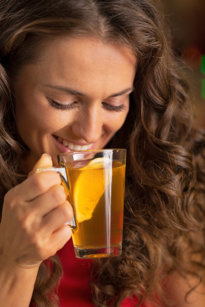Portrait of happy young woman drinking tea - Foto, Imagem