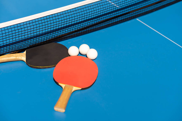 Table Tennis Ball and Bat - Фото, изображение