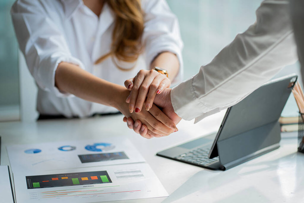 Businessmen shake hands after reaching an agreement and to expand business investment networks and create project development or employment and agreement ideas. - Фото, зображення