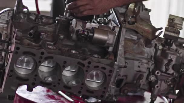 Car Master Assembles Refurbished Car Engine Parts With Air Screwdriver In Workshop Footage. - Séquence, vidéo