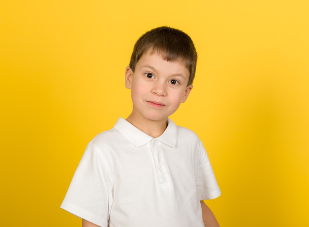 ekşitmeden çocuk portre sarı - Fotoğraf, Görsel
