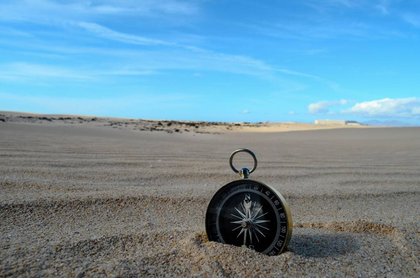 compass on the sand close-up view - Zdjęcie, obraz