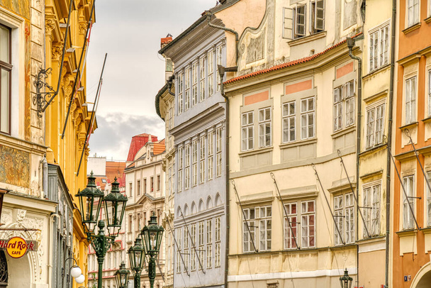 Прага, Чехия - сентябрь 2021 года: вид на исторический центр, изображение HDR - Фото, изображение