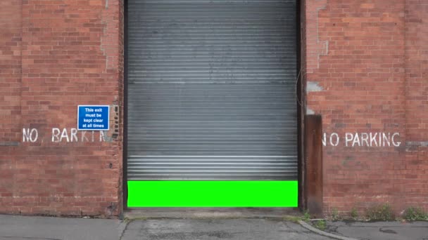 Looping Video Of Grungy Factory Or Warehouse Door (Shutter) Opening And Closing With Alpha Channel - Materiał filmowy, wideo