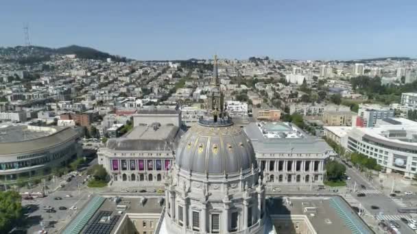 Aerial view of City Hall's dome in the Civic Center - Metraje, vídeo
