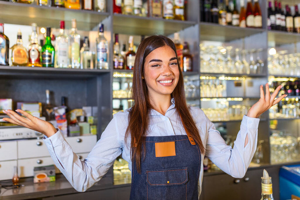 Waitress wearing apron smilling looking at camera. Happy businesswoman. Small business owner of girl entrepreneur. Cafe employee posing in restaurant coffee shop - Foto, Imagem