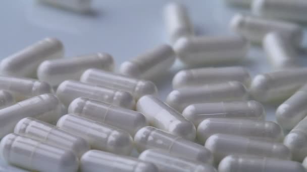 Weiße Pillen fallen - Filmmaterial, Video