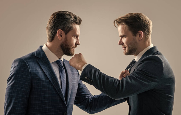 disagreed men business partners or colleague disputing aggressive and angry while conflict, discuss failure. - Foto, Imagem