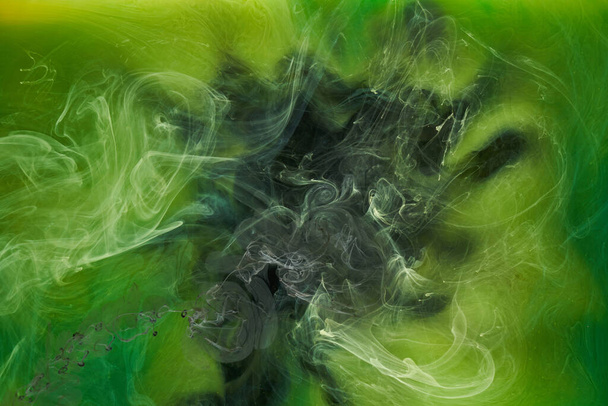 Liquid fluid art abstract background. Green dancing acrylic paints underwater, cosmic smoke ocean - Foto, afbeelding