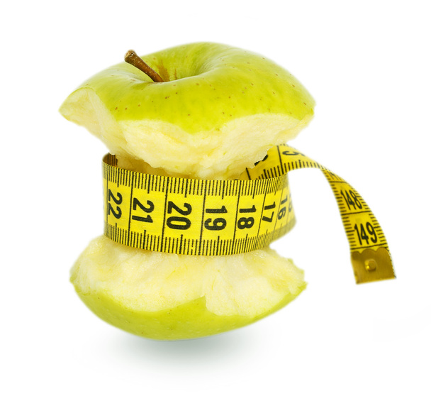 Zöld alma magja és a sárga mérőszalag - Fotó, kép