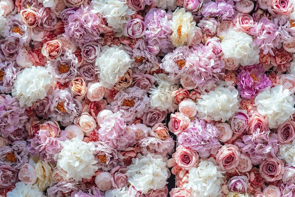 яркие розовые розы в качестве фона, красочные цветы - Фото, изображение