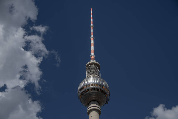 The top of the Berlin television tower "Alex" - Foto, afbeelding
