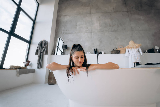 Happy woman bathing at home. Relaxation and wellness - Foto, Imagem